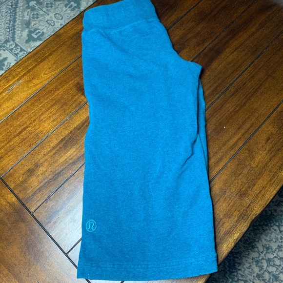LULULEMON || Shorts - Picture 2 of 5